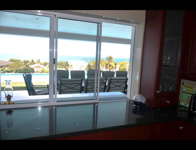 5 BEDROOM HOUSE FOR SALE IN JEFFREYS BAY CENTRAL
